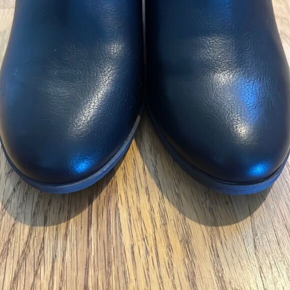 Dr. Scholl’s Black Short Booties w/ Memory Foam & Subtle Geometric Design- 7.5M - Picture 5 of 15